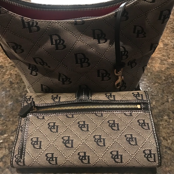 Dooney & Bourke purse and matching wallet like new - Picture 2 of 6
